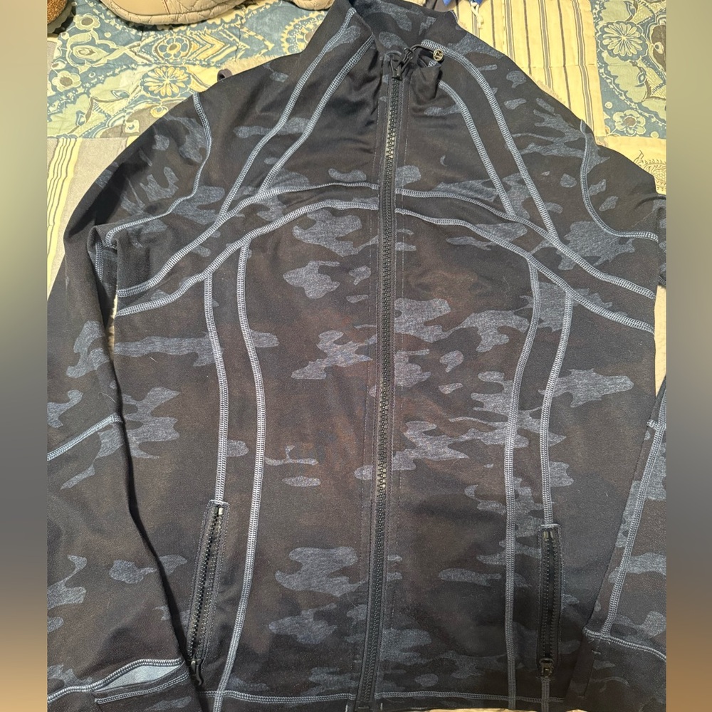 Lululemon Women’s Define Jacket. Blue camo print. Size 12